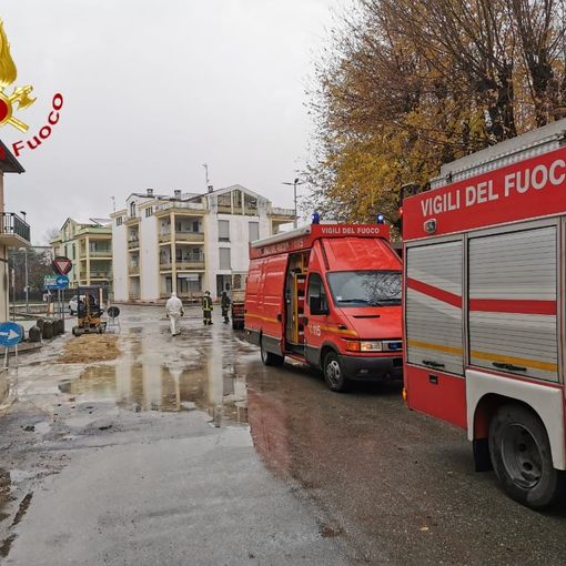 Nizza Monferrato, intervento dei vigili del fuoco per una fuga di gas in un condominio di piazza Garibaldi