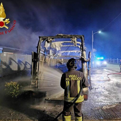 Grana: furgone distrutto da un incendio sviluppatosi intorno alle 21