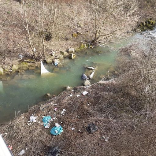 Asti: i volontari della Protezione Civile hanno rimossi rifiuti dall'alveo del Versa