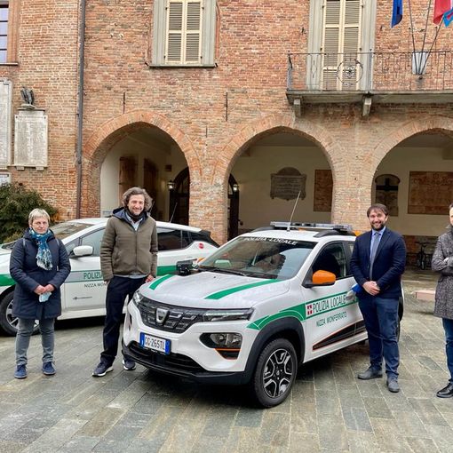 Una nuova auto elettrica per il comando di polizia locale di Nizza Monferrato