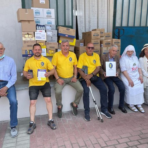 &quot;La città del Sole&quot; ha donato 5 quintali di generi alimentari alla Mensa Sociale
