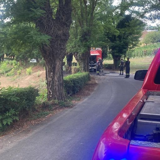 Costigliole: incendio sterpaglie vicino al cimitero. Intervengono vigili del fuoco e carabinieri