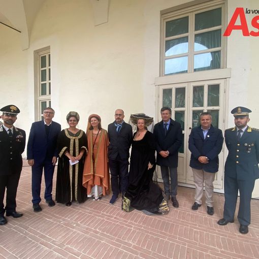 La pioggia battente non ferma Arti e Mercanti. Inaugurata la XXI edizione (FOTO)