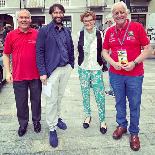 Il consigliere delegato alla Promozione del Territorio Maurizio Martino, il sindaco Simone Nosenzo e l'Assessore alla Cultura Ausilia Quaglia con Giampiero Sacchi