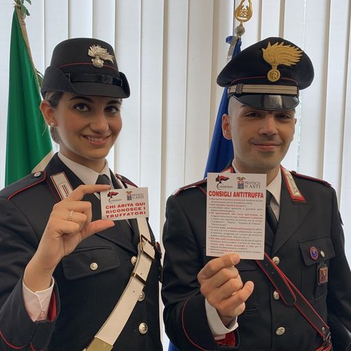 &quot;Chi abita qui riconosce i truffatori&quot;: da oggi un adesivo da appendere sulla porta di casa per contrastare i reati di truffa