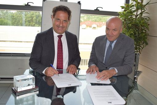 L'amministratore delegato del Gruppo Egea PierPaolo Carini insieme a Carmine Maffettone, che insieme al figlio Vincenzo dirige le sedi di Alba e Bra dell'Università Pegaso L'amministratore delegato del Gruppo Egea PierPaolo Carini insieme a Carmine Maffettone, che insieme al figlio Vincenzo dirige le sedi di Alba e Bra dell'Università Pegaso