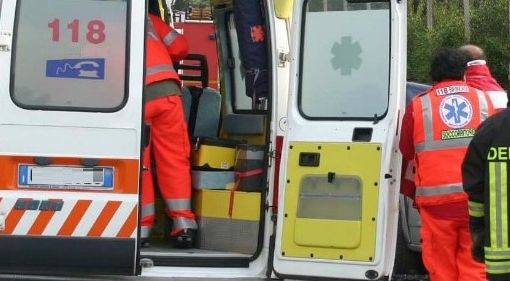 Asti, incidente in corso Venezia: tre le vetture coinvolte, sul posto ambulanze e Vigili del Fuoco