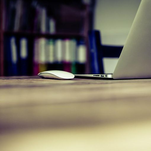 Il livello di analfabetismo digitale tra le persone nel nostro Paese è alto,: come istruirle a usare le nuove tecnologie?