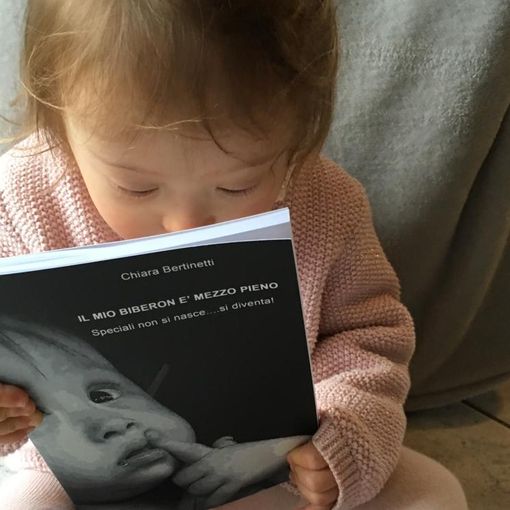 &quot;Il mio biberon è mezzo pieno&quot;. Il mondo di Anita nata con la sindrome di down, scritto da mamma Chiara