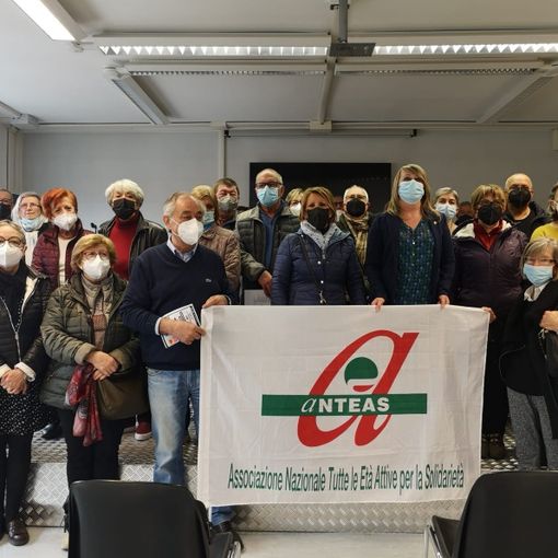 I nonni a scuola di informatica con il progetto di Anteas e Artom
