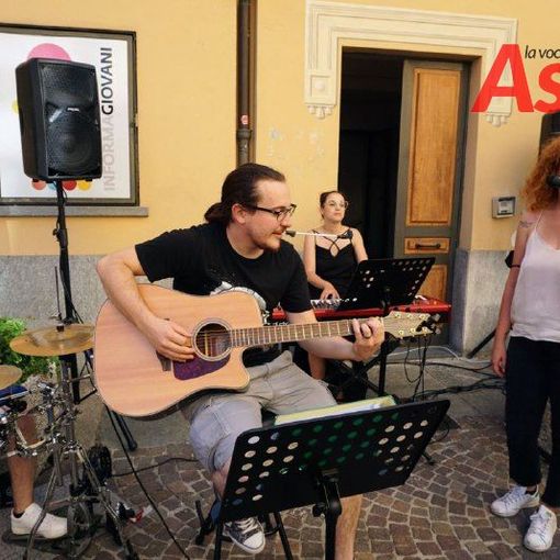 Continuano gli 'Aperitivi in musica' all'Informagiovani di Asti, tre giornate di incontro dedicate ai giovani dai 15 ai 35 anni