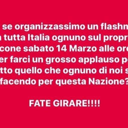 Musica dalla finestra e applausi dai balconi. L'Italia si unisce nei flash mob