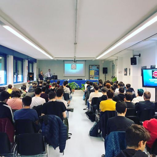 All'Istituto Artom di Asti si parla di educazione alla cittadinanza digitale