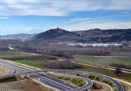 Contromano sull’Asti-Cuneo, auto fermata dalla Polizia Stradale alla barriera di Govone