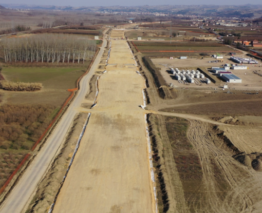 In volo sul cantiere dell’autostrada Asti-Cuneo: così procedono i lavori [VIDEO]