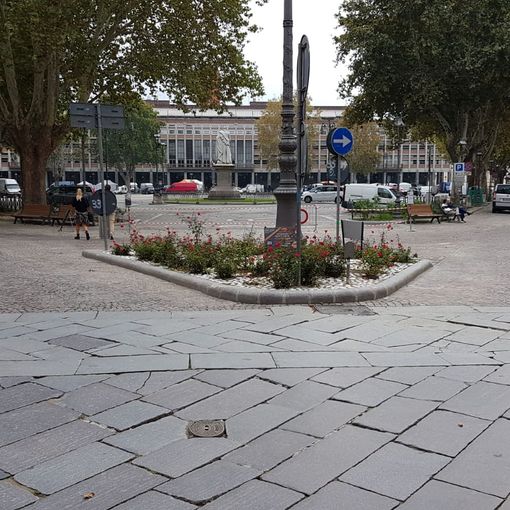Asti va a piedi con piacere. Buona risposta nella giornata senza auto in centro