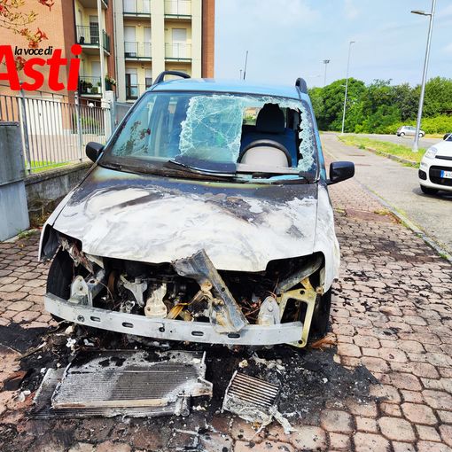 Auto in fiamme questa notte in strada allo Scalo, esclusa la pista dolosa