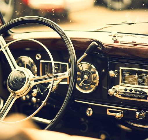 A Castelnuovo Belbo raduno di auto e moto storiche
