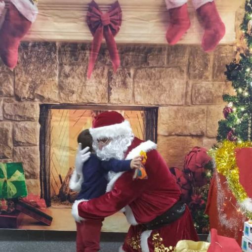 Un Babbo Natale speciale è arrivato alla materna Lina Borgo di Asti