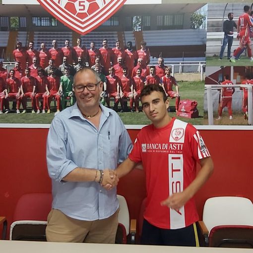 Il direttore sportivo Antonio Ballario con il neo acquisto Gioele Deiana Testoni