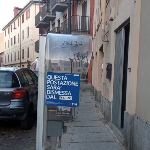 Avviso affisso su una postazione in via Brofferio