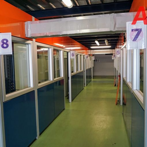 Le cabine vaccinali dell'hub astigiano di via Guerra
