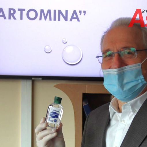 Il dirigente Calcagno con l'Artomina, uno dei progetti della scuola