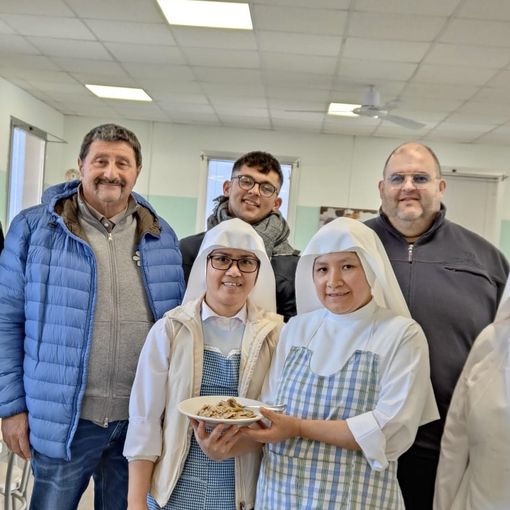 Gli agnolotti d'asino arrivano sulla tavola della mensa sociale di via Genova