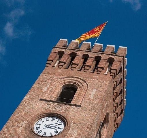 Il &quot;Campanon&quot;, torre civica inglobata nel Palazzo Civico di Nizza Monferrato, simbolo della cittadina