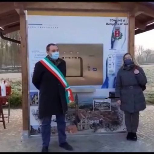 Inaugurata a Buttigliera d'Asti la nuova casetta dell'acqua. Erogazione gratuita ancora per oggi [VIDEO]