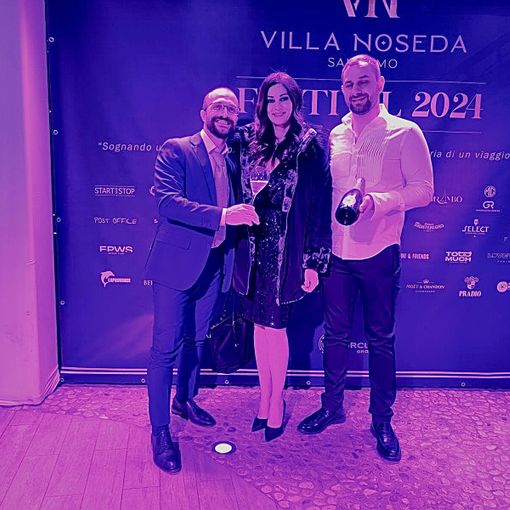 Alcuni momenti del Galà del Festival di SanremoNews con Manuela Arcuri