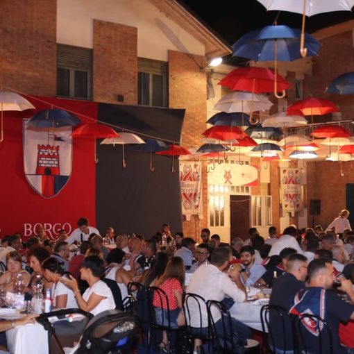 Stasera al via le cene propiziatorie nei rioni, borghi e comuni per ingraziarsi la sorte