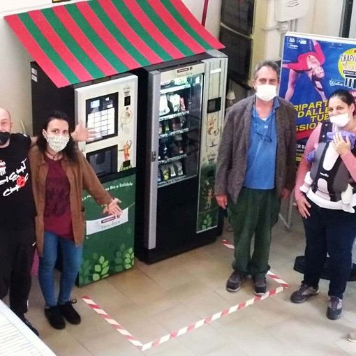 Rinnovata la sinergia tra la Cooperativa Rava e Fava e la Chapitombolo Academy, a un anno dall'installazione del primo distributore 100% bio