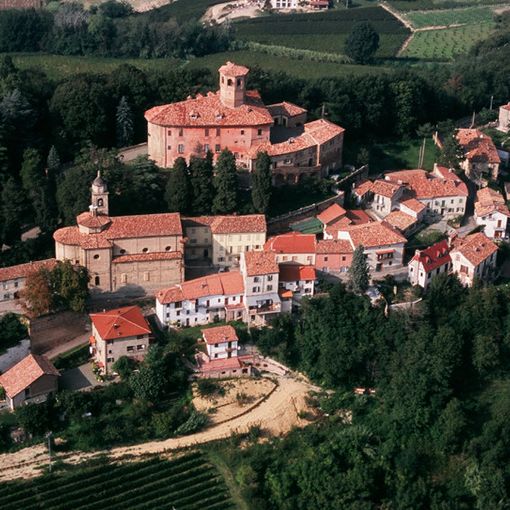 Una vista aerea di Calamandrana