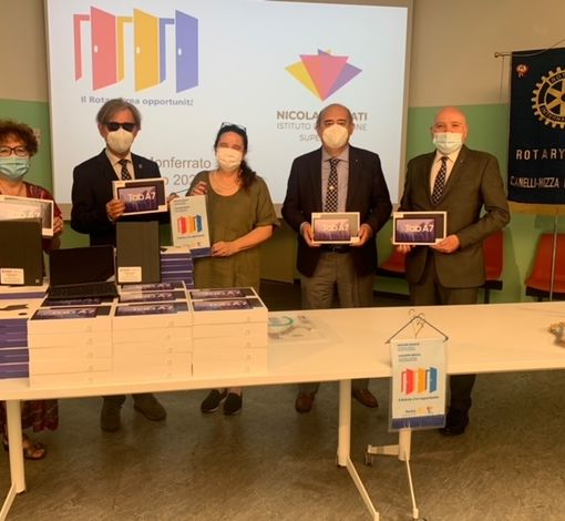 Consegnati 45 tablet all’Istituto Pellati di Nizza Monferrato