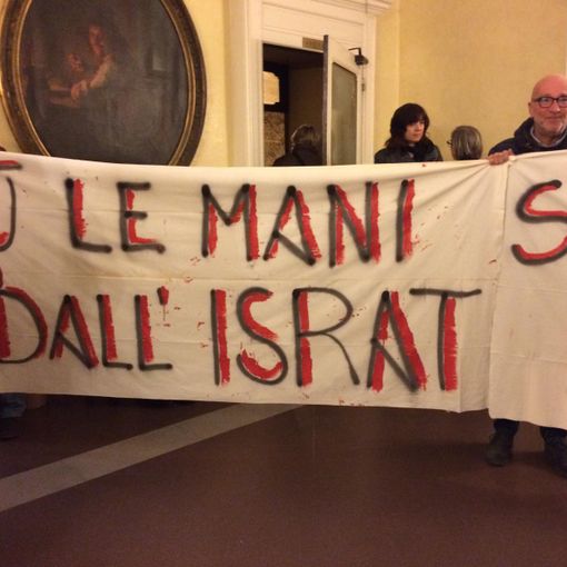 Ad Asti questa sera Consiglio comunale movimentato. Nella maratona verso l'approvazione del Bilancio 2020, alcuni manifestanti protestano per il taglio economico all'Israt