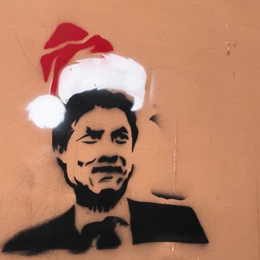 Il premier Conte Babbo Natale in via Incisa