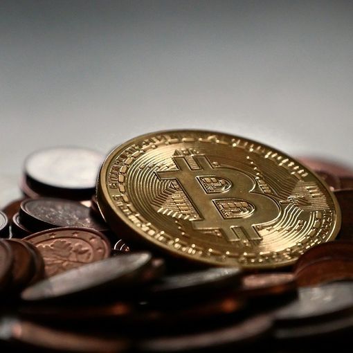 Mercato delle criptovalute: raggiunta la cifra record di 2000 miliardi di dollari
