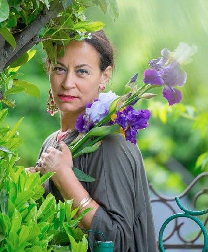 Iris contro la violenza sulle donne. Un progetto nazionale partito dal Giardino di Trebecco in provincia di Bergamo