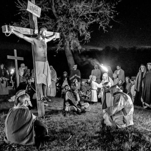 Una Via Crucis con riflessioni e preghiere organizzata dalla Parrocchia Santa Maria delle Ghiare di Castello di Annone
