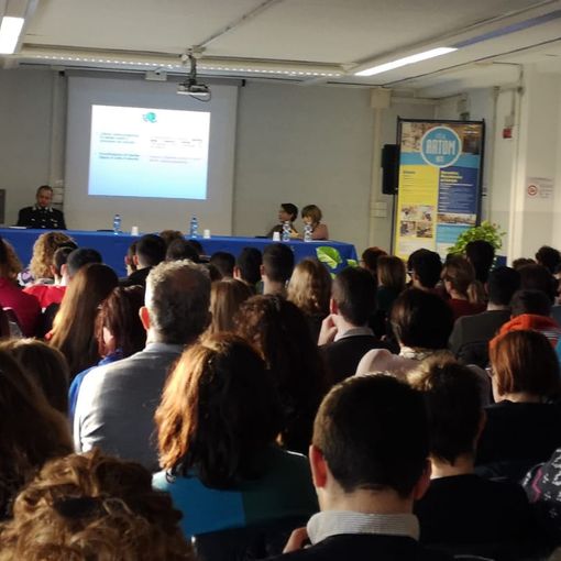 Il cyberbullismo al centro di un partecipato incontro all'Artom di Asti