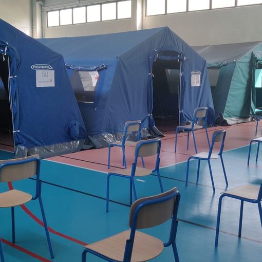 Punto vaccinale palestra scuola primaria di Canelli
