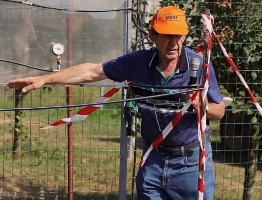 Mario Beccaria spiega il funzionamento dell'impianto IRRISOR alla Scuola di Cumiana