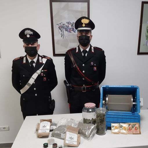Spacciavano droga nel loro alloggio di Montegrosso d'Asti. Denunciata coppia residente a Nizza Monferrato