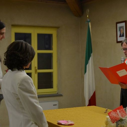 Emanuela e Linda nel giorno dell'unione civile a Baldichieri