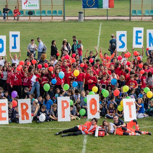 Nel cuore di Asti oggi tanti Eroi Senza Superpoteri: 600 studenti per il flash mob Anpas