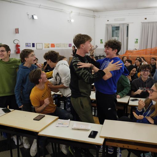 L'esultanza degli studenti del Pellati