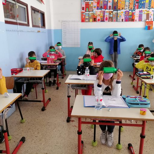 I bimbi della Ferraris con le loro borracce