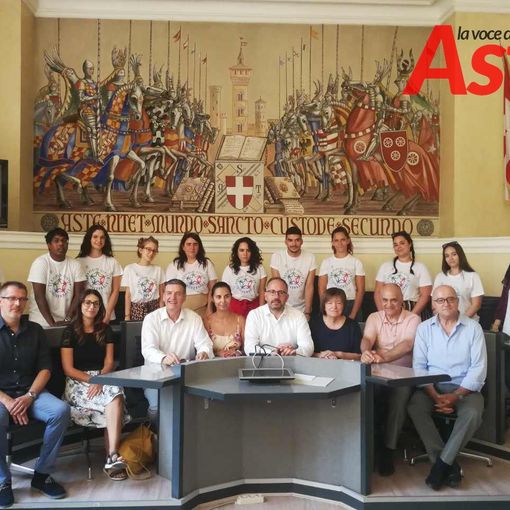 I relatori con i ragazzi del servizio civile
