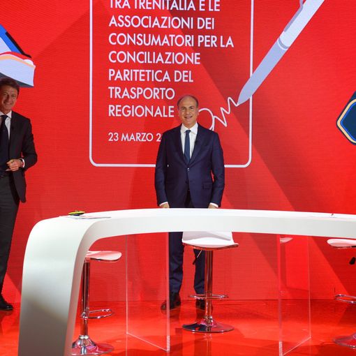 Firmato l'accordo tra Trenitalia e associazioni consumatori per risolvere le piccole controversie